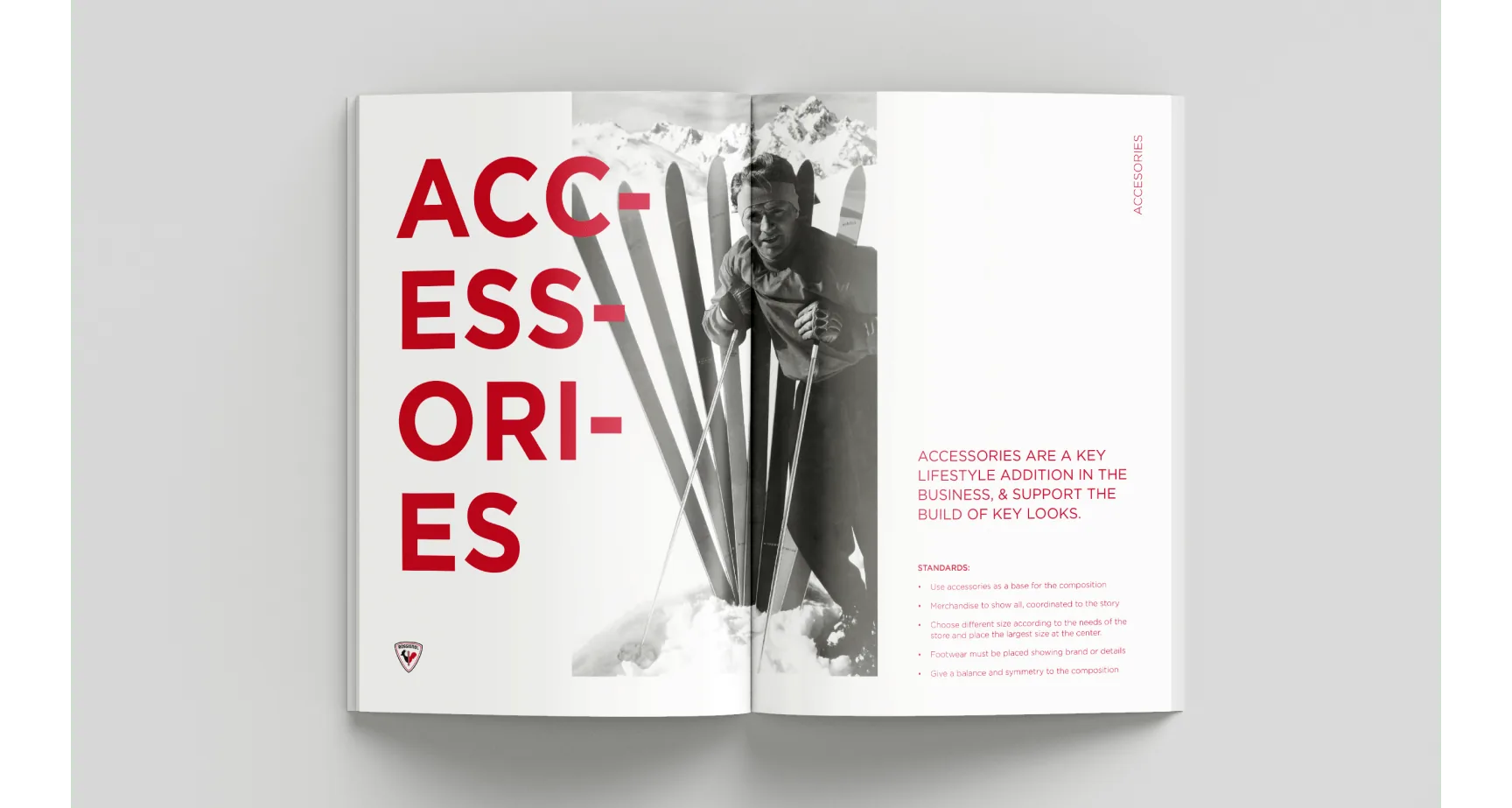 Spread ACCESSORIES del lookbook Rossignol con sciatore e accessori
